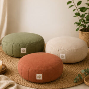 Almohadones para meditación en colores verde, terracota y beige
