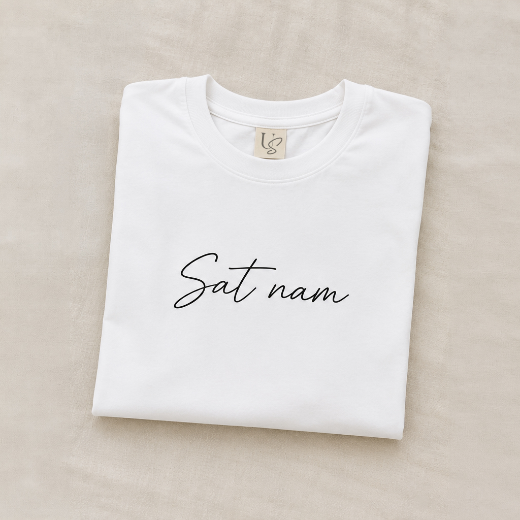 satnamblanca2 Remera Sat Nam blanca plegada